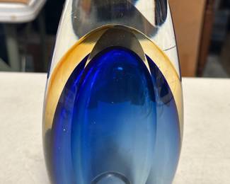 Lot 223: Murano Sommerso Cobalt and Amber Faceted Art Glass Vase