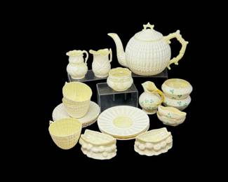 196 BelleekIrishPorcelainShamrockLimpetCollection23Pieces