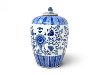26 BlueWhiteFloralPorcelainGingerJarwLid