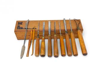 84 WoodCarvingSculptureToolsinHingedWoodBox11Pcs