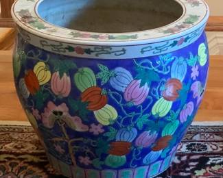 Large garden urn. Indoor/outdoor.