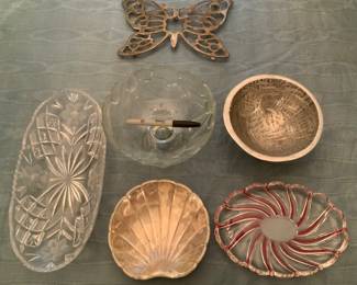 Medium sized serving bowls for entertaining.