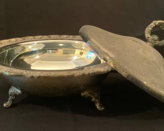 Oneida silver plated, footed w/ lid serving dish