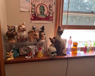 Vintage Napco planters, 1960s Siamese cat TV lamp, decorative vintage bells