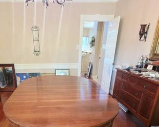 Gorgeous dining table with 2 leaf extensions, shown with both in, can be made smaller