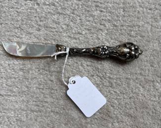 Silver and Mother of Pearl cavier knife 
