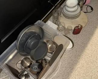 Mystery Lot of Kitchen Items