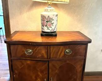 Broyhill Wood Side Table with Lamp