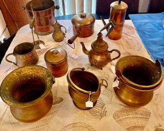 Assorted brass and copper vessels