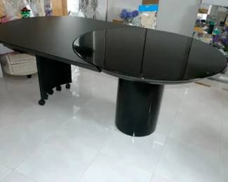 Table without crescent-shaped "leaf"