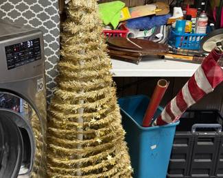 4' lighted tinsel tree