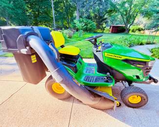 2023 John Deere 27 Hour Riding Lawn Mower w/ Bagger