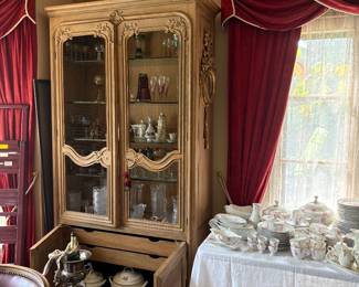 Baker china cabnet