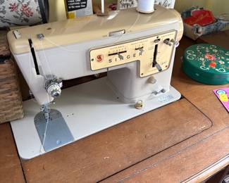Singer sewing cabnet