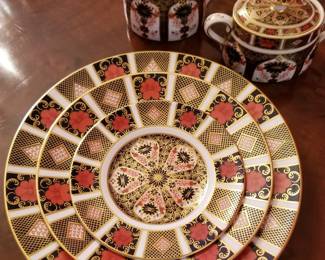 Royal Crown Derby Old Imari service for 14
