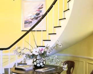 Gracious entry/staircase