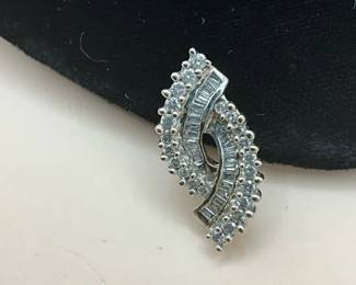 Diamond Spiralshaped Pendant