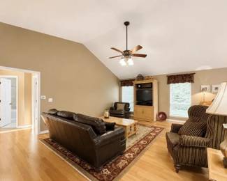 Thomasville Living Room Furniture, Rug, Lamps(2), Decor, Pottery