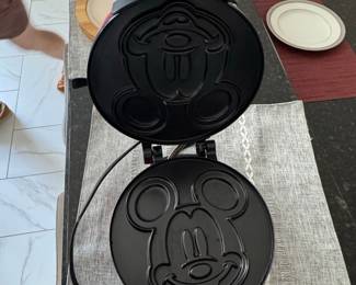 Disney Mickey Mouse Large Waffle Maker (DCM-12)