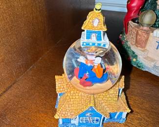 Disney Mickey Mouse Toontown House Mini Snow Globe