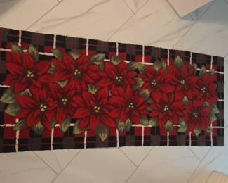 Poinsettia Pattern Hooked Holiday Runner Rug
