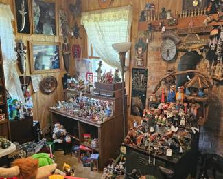 Christmas and Other Collectible Items