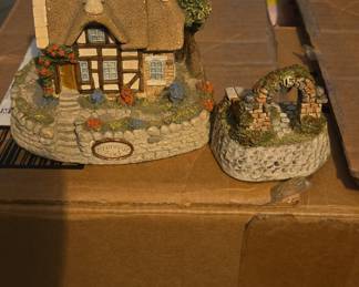 Lilliput Lane 'Primrose End' and Garden Gate