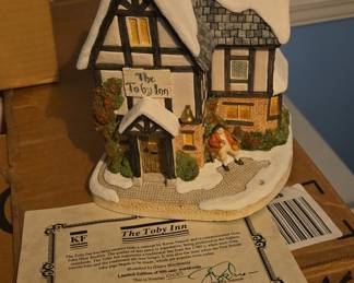 Kevin Francis Ceramics 'The Toby Inn' Figurine