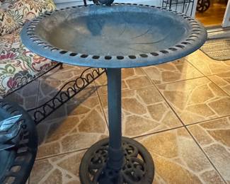 Cast Aluminum Bird Bath with Bird Accent