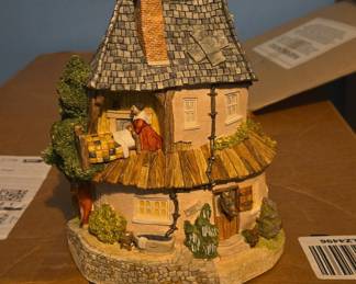Kevin Francis 'The Village Idiots House' Figurine