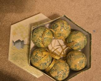 Sue Zulauf Decoupage Christmas Ornaments Set