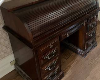 Vintage Traditional Wooden Roll-Top Desk