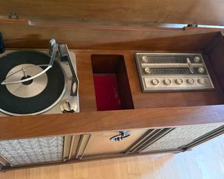 Vtg record player / stereo