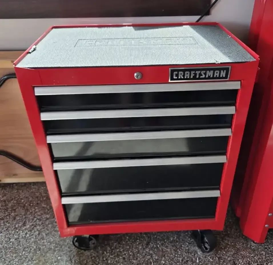  01 Craftsman 5Drawer Rolling Tool Chest with Assorted Hand Tools