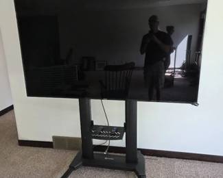 Samsung 75 4K UHD Smart TV with Mobile TV Stand  Remotes