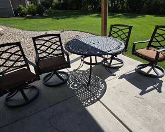 5Piece Cast Aluminum Outdoor Patio Dining Set with 4 Swivel Chairs