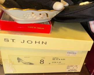 Ladies' shoes size 8