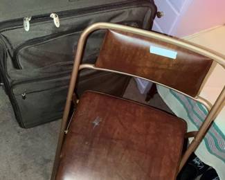 6 of these Midmodern folding chairs