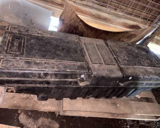 Truck tool box