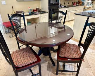Quality! Round Table and Chairs with glass top and chair cushions 