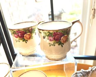 "Old Country Roses" cups and mugs