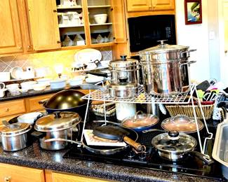 Large selection of kitchen items