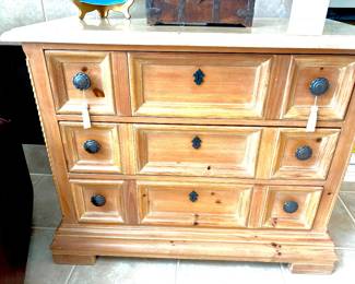 Handsome Thomasville pine chest