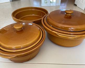 Stoneware casseroles