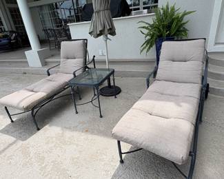 outdoor lounge chairs