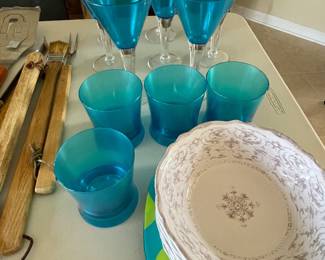 Outdoor glasses and plates