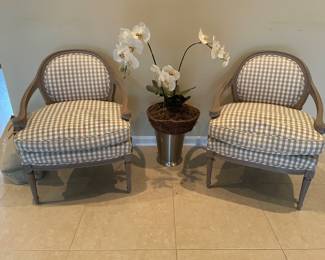 Sitting chairs