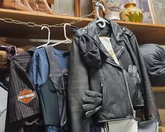 Harley leather wear in new condition, small lady