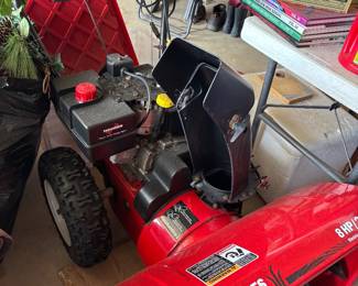 Yard Machine Snowblower 8 hp, 26” clearing width