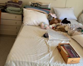Bed & Side Table